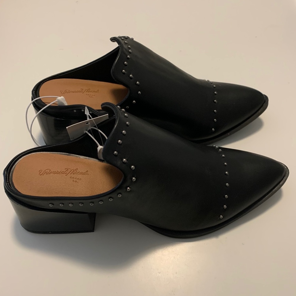 Universal thread black mules